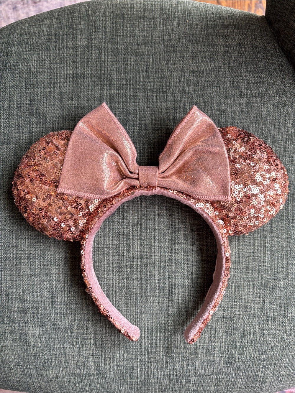 Disney Parks Sequin Pink Minnie Ear Headband with Bow - Kids Womens adult EUC